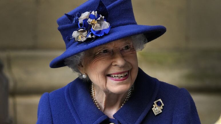 5 tips para recrear el LUJOSO árbol de Navidad de la reina Isabel II