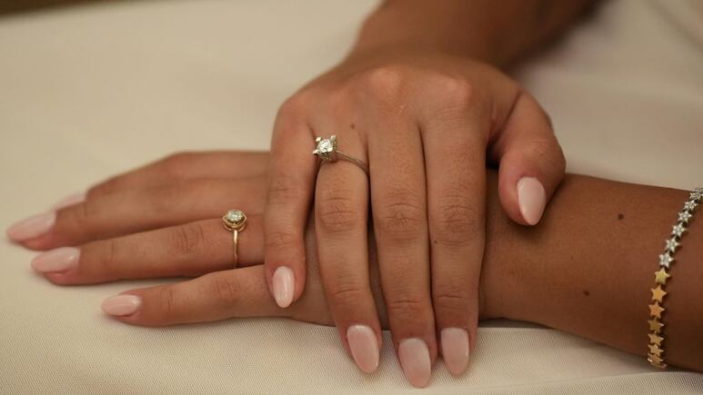 Los mejores diseños de uñas minimalistas para lucir manos elegantes en primavera