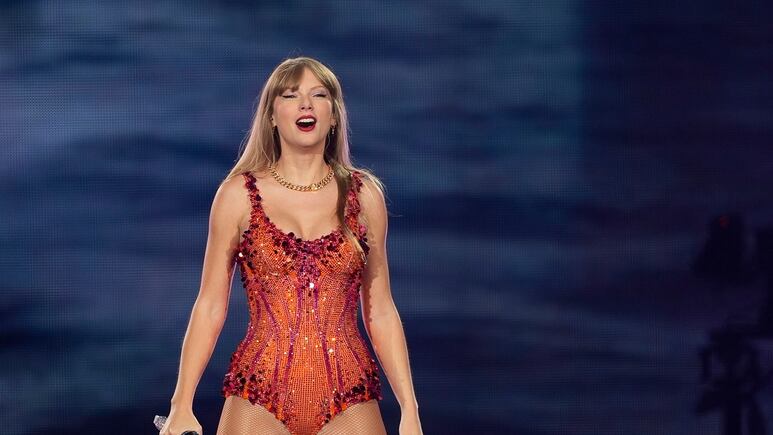 Taylor Swift sorprende a niños de hospital infantil